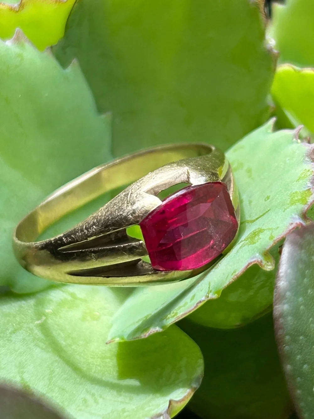 Vintage 10K yellow gold simulated lab created pink sapphire or ruby ring size 10